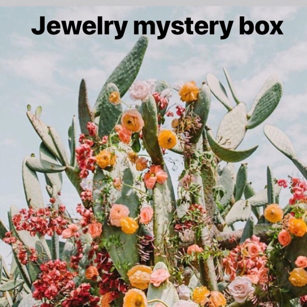 Jewelry mystery box, 5 items, necklace, earrings
